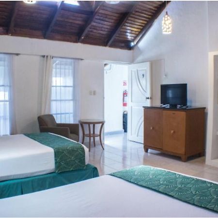 Hotel Central Station Тулум Екстериор снимка
