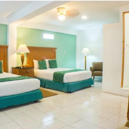 Hotel Central Station Тулум Екстериор снимка