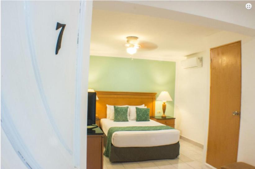 Hotel Central Station Тулум Екстериор снимка