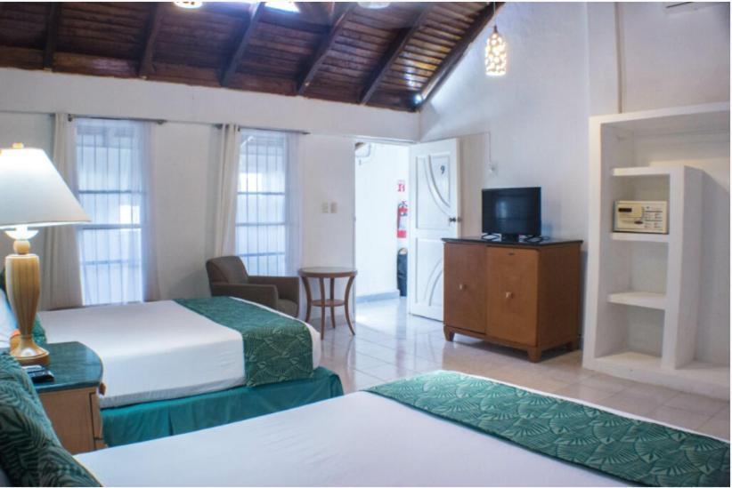 Hotel Central Station Тулум Екстериор снимка